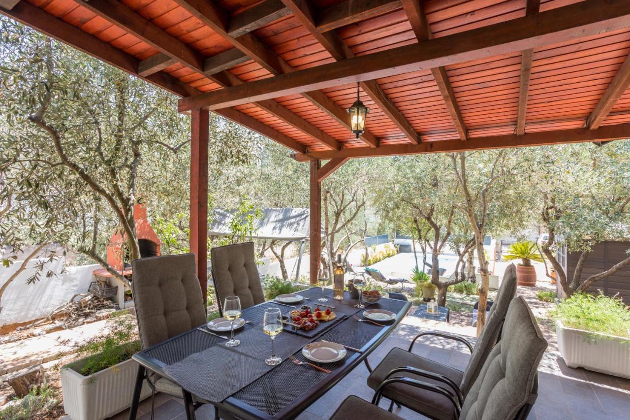 הוילה סטארי גראד House Oliva With Private Pool And Large Garden מראה חיצוני תמונה